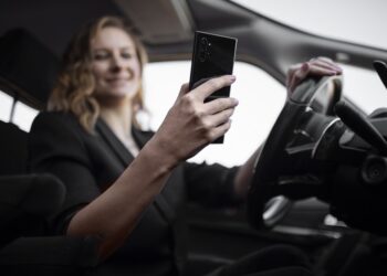 Textear al conducir es la primera causa de siniestros viales