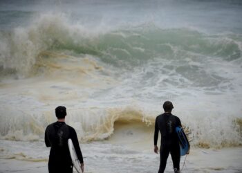 Milton se convierte en tormenta tropical y podría alcanzar Florida como huracán