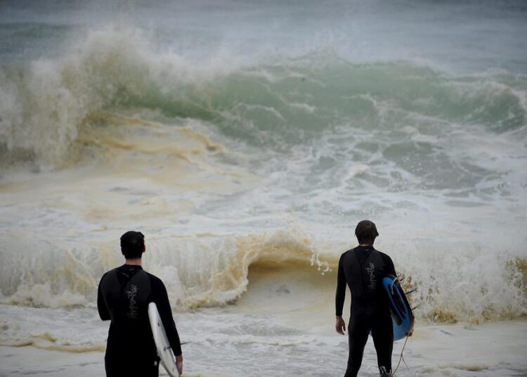 Milton se convierte en tormenta tropical y podría alcanzar Florida como huracán