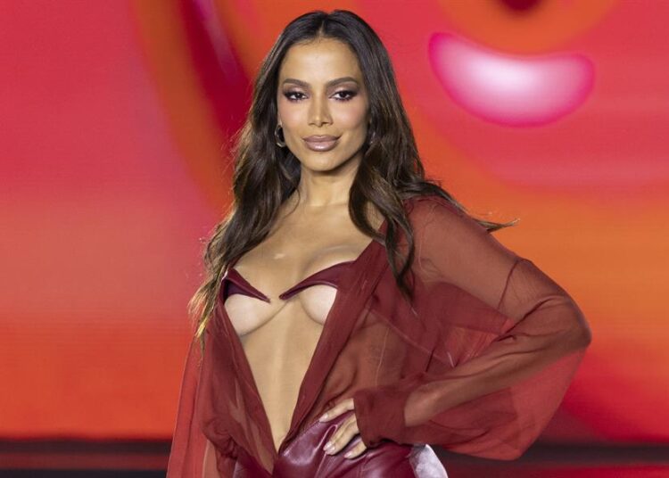 Anitta, Becky G, Edgar Barrera, Eladio Carrión y Darumas en Latin Grammy