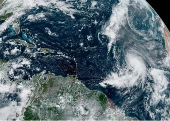 Kirk se convierte en huracán en el centro de Atlántico