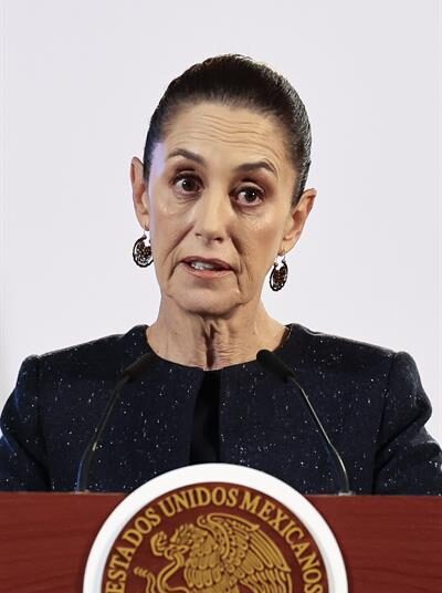 Sheinbaum promete impulsar transición energética pese a eliminarla de la nueva reforma