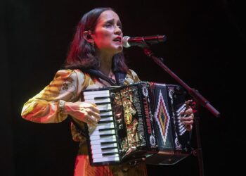 Julieta Venegas y Vivir Quintana serán honradas por Academía Latina de la Grabación