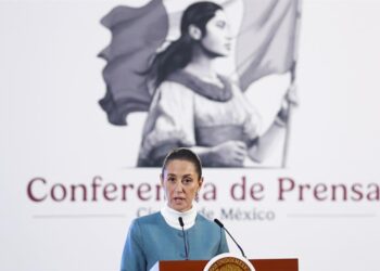 Sheinbaum firma decreto para que Pemex y CFE regresen a ser empresas públicas