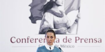 Sheinbaum firma decreto para que Pemex y CFE regresen a ser empresas públicas