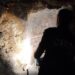 Descubren una iglesia medieval que estaba saqueando un ladrón de tumbas en Nápoles