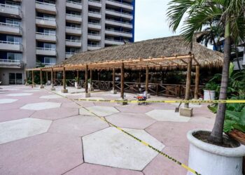 Operadores turísticos de Acapulco en alerta por lluvias, pero acusan falta de visitantes