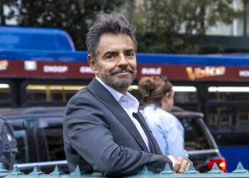 Eugenio Derbez promete risas e «historia de éxito latino» en ‘Y llegaron de noche’