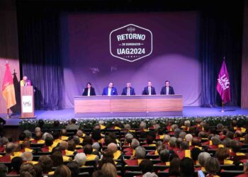 Egresados de la UAG regresan después muchos años a su Alma Mater