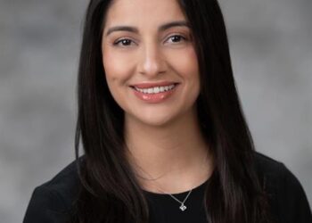Mexicana hace historia como primera latina concejala en ‘Capital mundial del pollo’