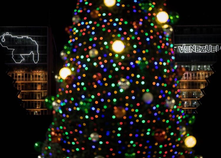 Maduro decreta que se adelante la navidad en Venezuela