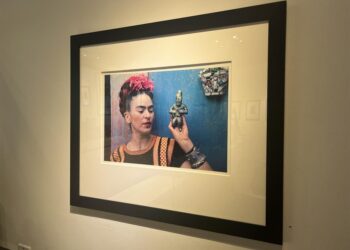 Diagnostican afectación de Frida Kahlo 70 años después: síndrome de cola de caballo
