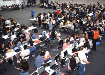 Alumnos de la UAG presentan ideas innovadoras en Repentina de Diseño 2024