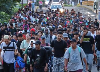 Primera caravana migrante en gobierno de Sheinbaum parte de Tapachula a Ciudad de México