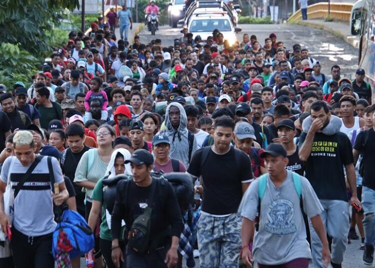 Primera caravana migrante en gobierno de Sheinbaum parte de Tapachula a Ciudad de México