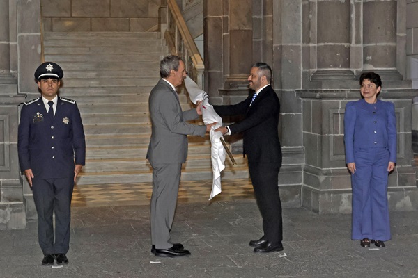 Pepe Chedraui recibe el cambio de mando de seguridad en la capital