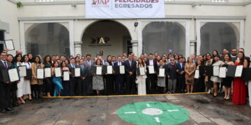 Emotiva graduación en el IAP