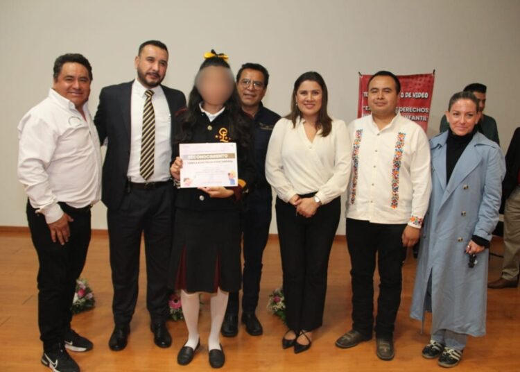 Premia gobierno estatal a participantes de concurso de video contra trabajo infantil 