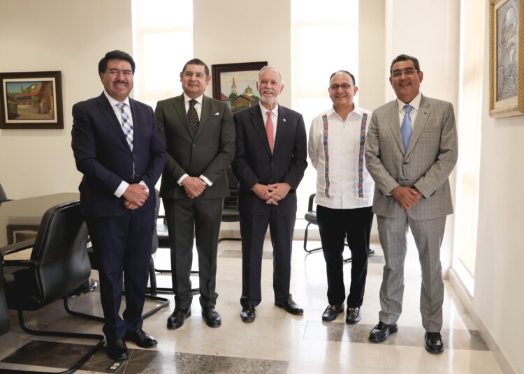 Alejandro Armenta encabeza firma de colaboración con la Universidad de la Ciudad de Nueva York