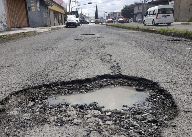 Se disparan solicitudes ciudadanas para tapar baches en Puebla