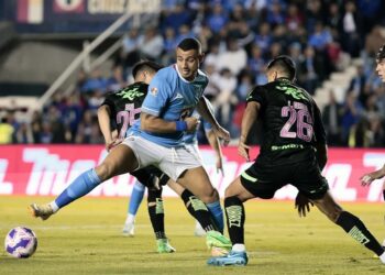 Cruz Azul golea al Juárez 4-0