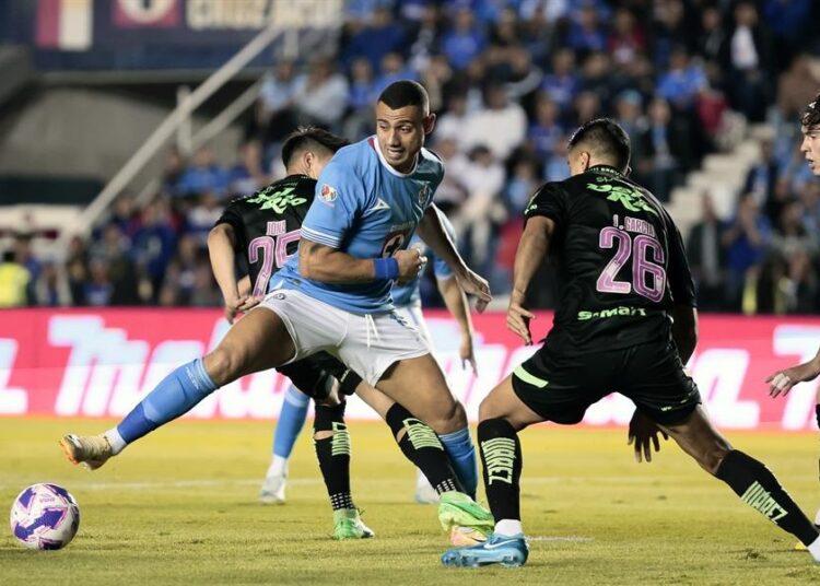 Cruz Azul golea al Juárez 4-0