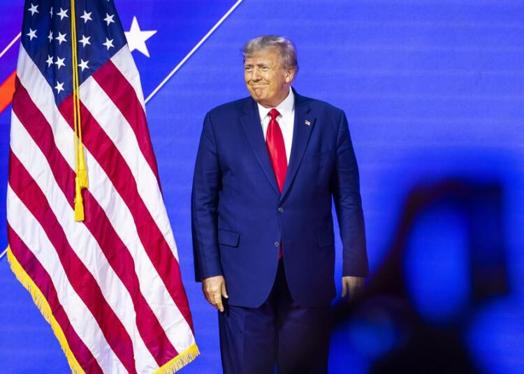 Maná, Alejandro Fernández y Paquita la del Barrio piden votar contra «odio» de Trump