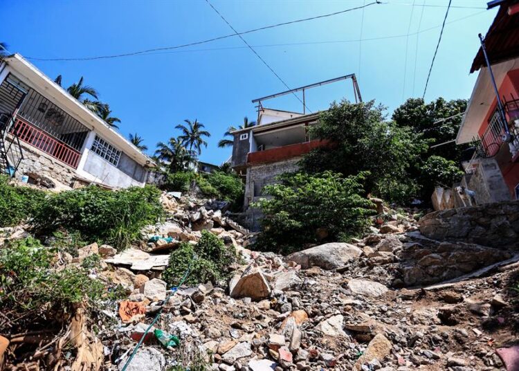 Devastación persiste en México tras un año del huracán Otis