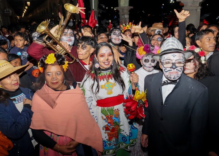 Realizan ‘Desfile de las Almas Cholultecas’ en San Pedro