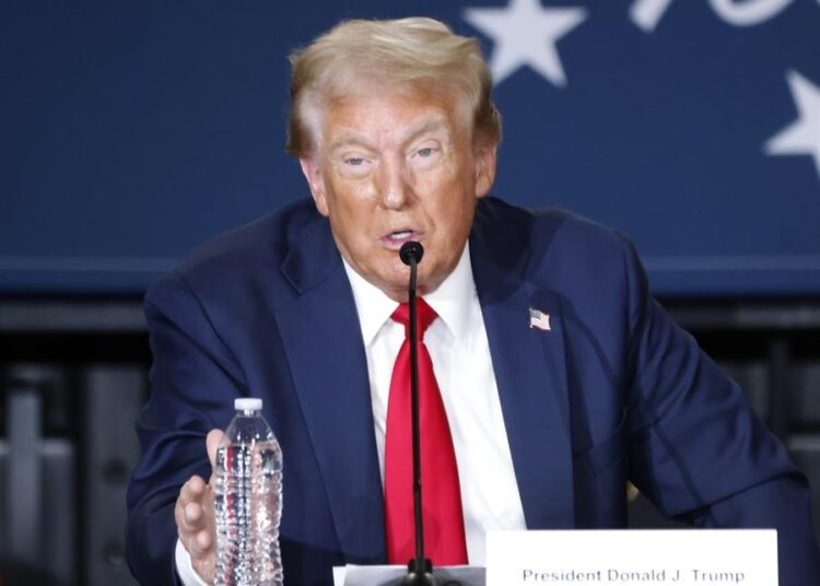 Trump afirma que inmigrantes quitan empleos a ciudadanos hispanos