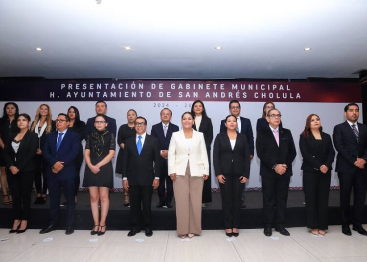 Lupita Cuautle presenta a miembros de su gabinete