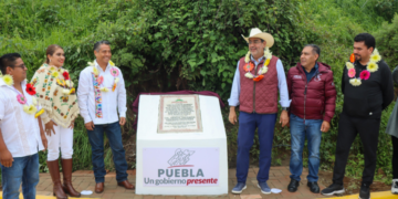 Céspedes inaugura construcción del pavimento del camino Tecoltepec