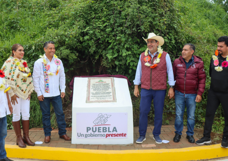 Céspedes inaugura construcción del pavimento del camino Tecoltepec