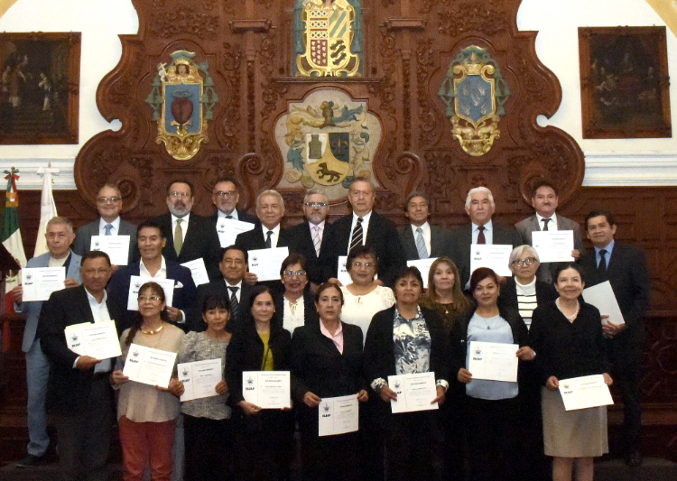 Generación 1974-1976 de la Prepa Benito Juárez recibe reconocimientos