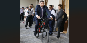 Javier Aquino se reúne con José Chedraui