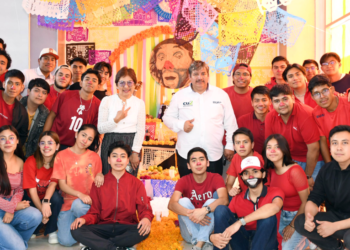 Lilia Cedillo visita corredor de ofrendas en CU2