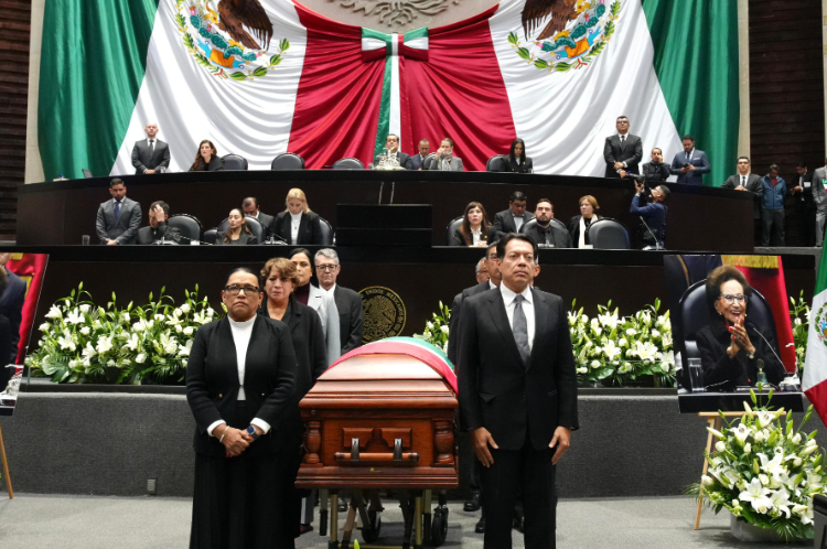 San Lázaro rinde homenaje a Ifigenia Martínez