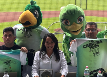 Presentan playera y medalla conmemorativa de la Carrera Pericos 2024