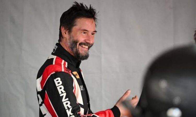 Keanu Reeves debuta en carrera de autos de Indianápolis