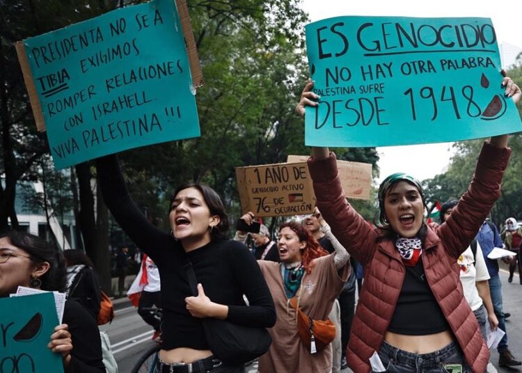 Piden a Sheinbaum romper relaciones con Israel a un año de la guerra en Gaza