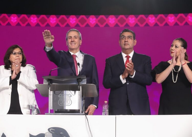 Céspedes asiste a tomas de protesta de alcaldes