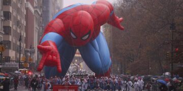 De elefantes a explosiones de globos gigantes, siglo del desfile de Macy’s