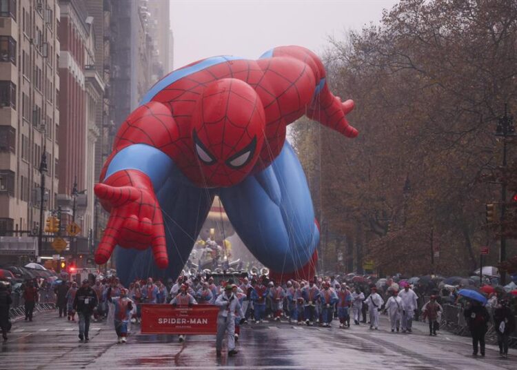 De elefantes a explosiones de globos gigantes, siglo del desfile de Macy’s