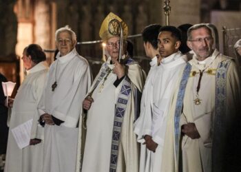 Una simbólica talla de la Virgen vuelve a la catedral de Notre Dame