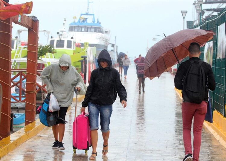 Tormenta Sara mantiene su avance y provoca alerta por fuertes lluvias en el sur de México