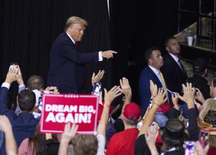 Trump promete en Carolina del Norte poner fin a la inflación y la «invasión» de criminales