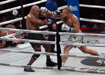 Netflix asegura que 60 millones de hogares vieron la pelea entre Jake Paul y Mike Tyson