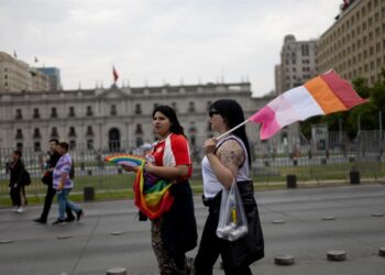 Miles marchan en Chile contra los discursos de odio y en defensa de la infancia trans