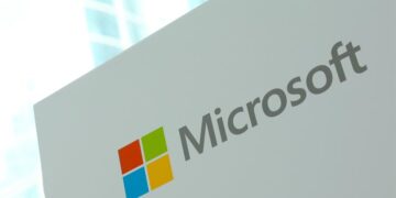 Microsoft lanzará IA que permitirá a usuarios hablar nueve idiomas