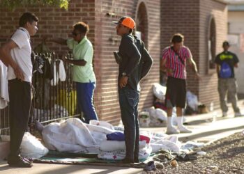 Trump planea grandes centros de detención para inmigrantes ilegales previo a su expulsión